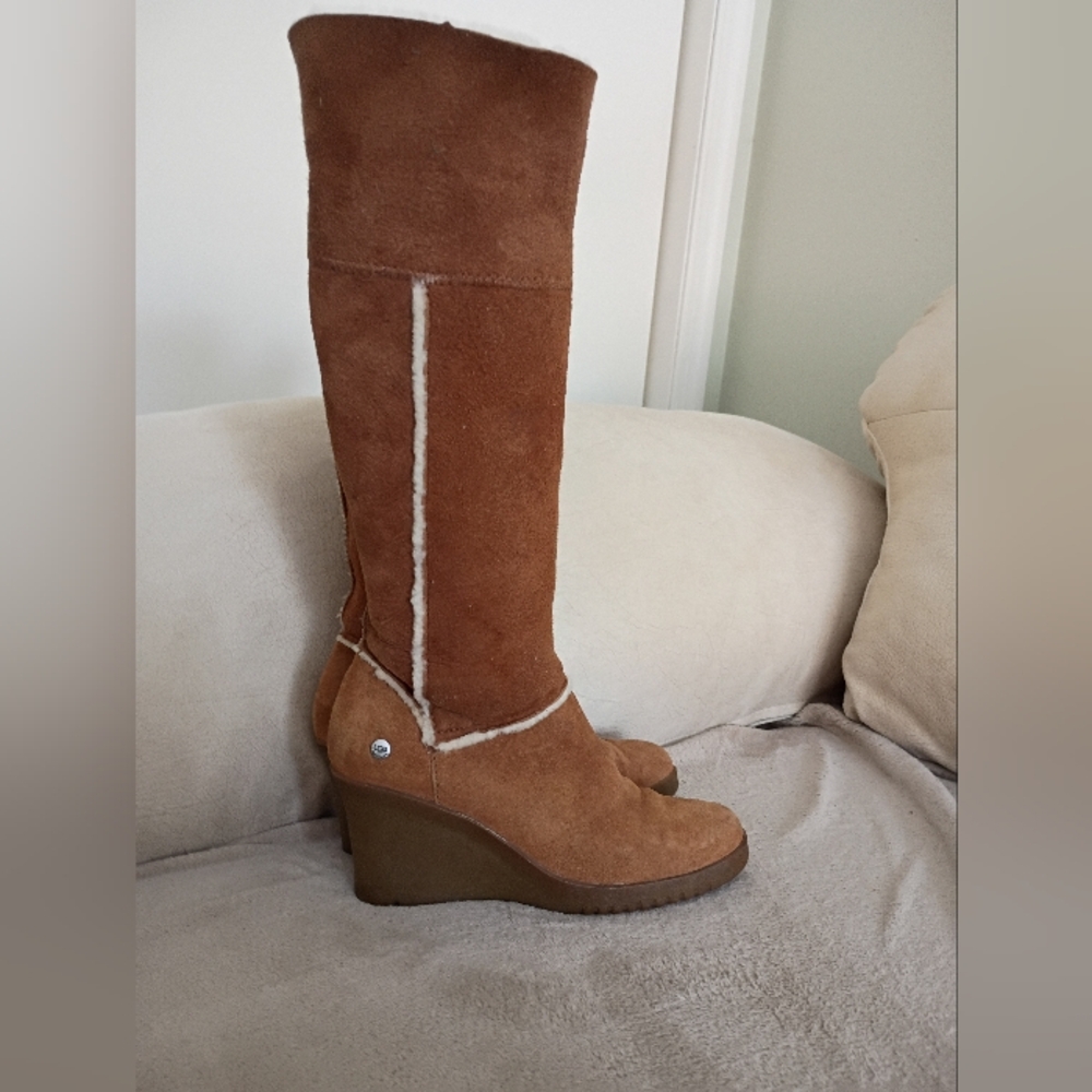 UGG Women's Tan and Chestnut Sandra Wedge Boots - Picture 6 of 16